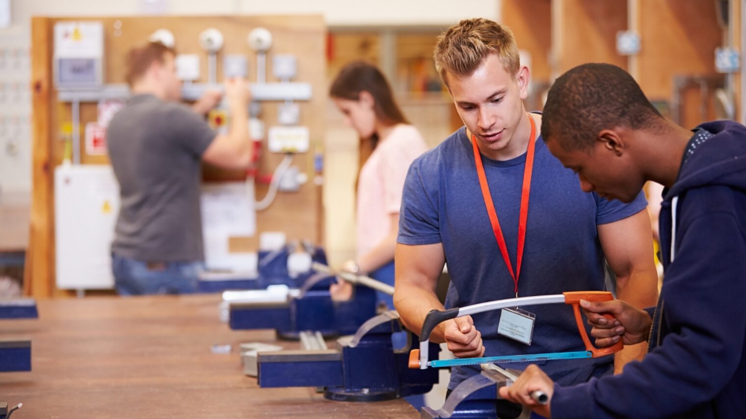 Ausbildung, Integration, Geselle, Werkstatt, Metallverarbeitung, Metallbau, Schlosserei, Handwerk, Handwerkskammer