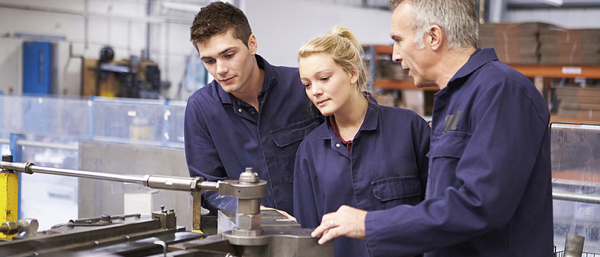 Werkstatt, Rohrbiegemaschine, Auszubildende, Lernen, Unterrichten, Ausbildung, Arbeiten