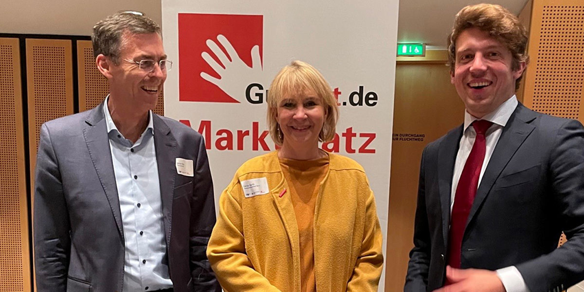 Bilder der Veranstaltung "Gute-Tat-Marktplatz" am 10.11.2021 mit folgenden Personen: Jürgen Grenz, Vorstand der Stiftung Gute-Tat, Carola Zarth, Präsidentin der Handwerkskammer Berlin, Daniel-Jan Girl, Präsident der Industrie- und Handelskammer Berlin 