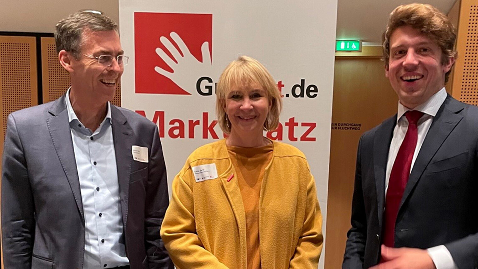 Bilder der Veranstaltung "Gute-Tat-Marktplatz" am 10.11.2021 mit folgenden Personen: Jürgen Grenz, Vorstand der Stiftung Gute-Tat, Carola Zarth, Präsidentin der Handwerkskammer Berlin, Daniel-Jan Girl, Präsident der Industrie- und Handelskammer Berlin 