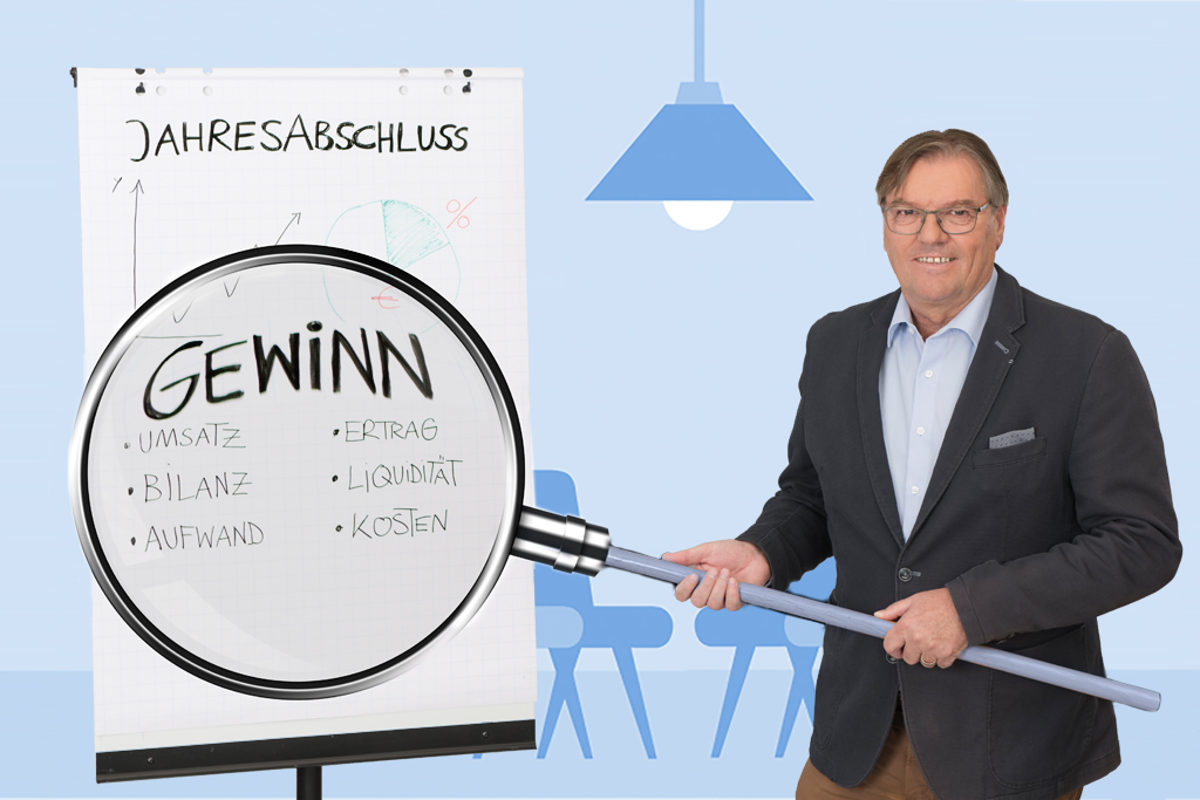 Kollege der Betriebsberatung der Handwerkskammer Berlin mit einer riesigen Lupe in der Hand.