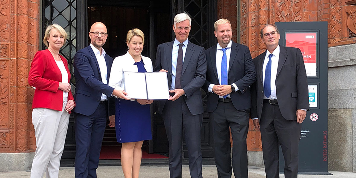 Gruppenbild: Wirtschaft und Senat stellen die Charta "Wirtschaft spart Energie" vor
