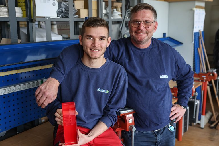 Azubi, Ausbilder, Ausbildung, Elektroniker, Willkommen im Handwerk