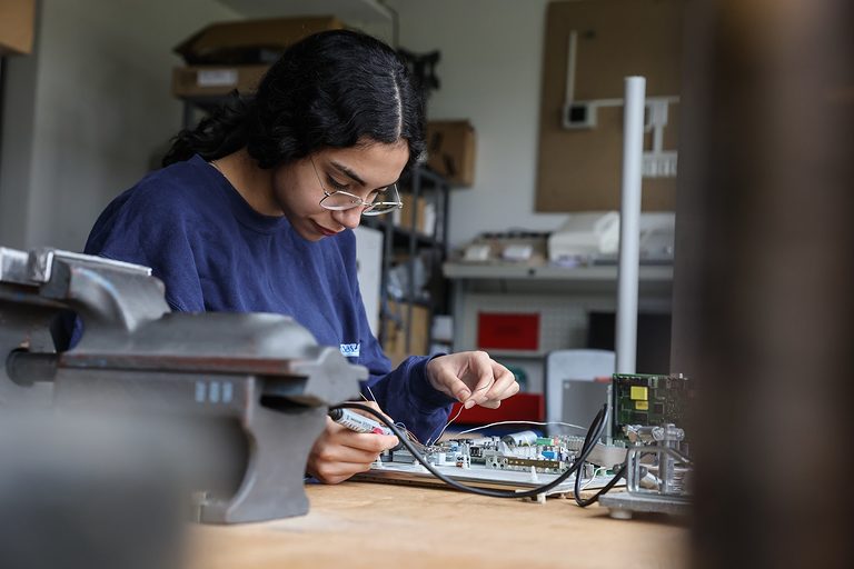 Auszubildende, Ausbildung, Elektronikerin, Willkommen im Handwerk