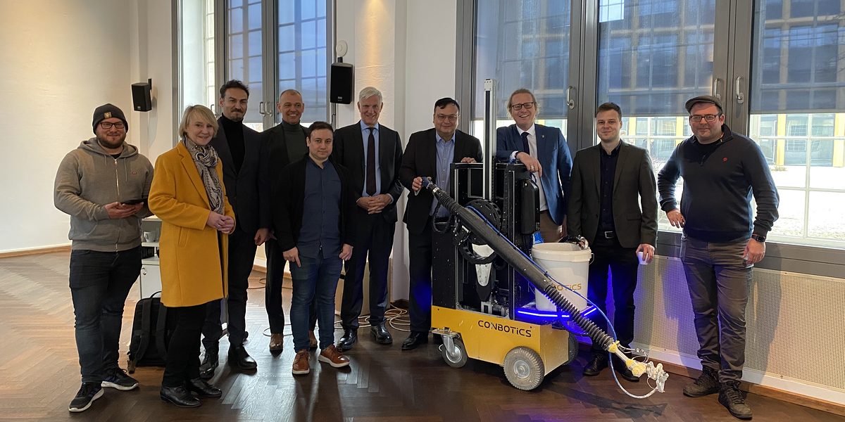Gruppenfoto Start erster landeseigener Gewerbehof, Stephan Schwarz, Carola Zarth