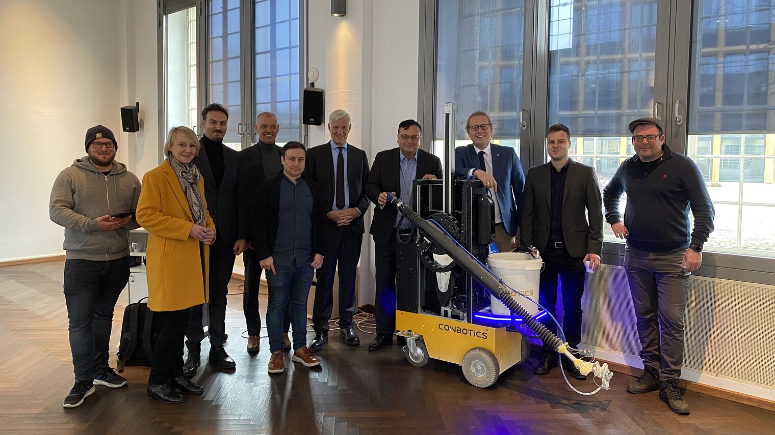 Gruppenfoto Start erster landeseigener Gewerbehof, Stephan Schwarz, Carola Zarth