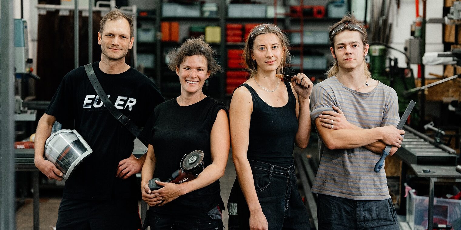 Metallbauer, Handwerk, Auszubildende, Metallwerkstatt, Werkzeug, Schutzhelm, Ausbildung, Ausbildungsplatz, Handwerkskammer Berlin