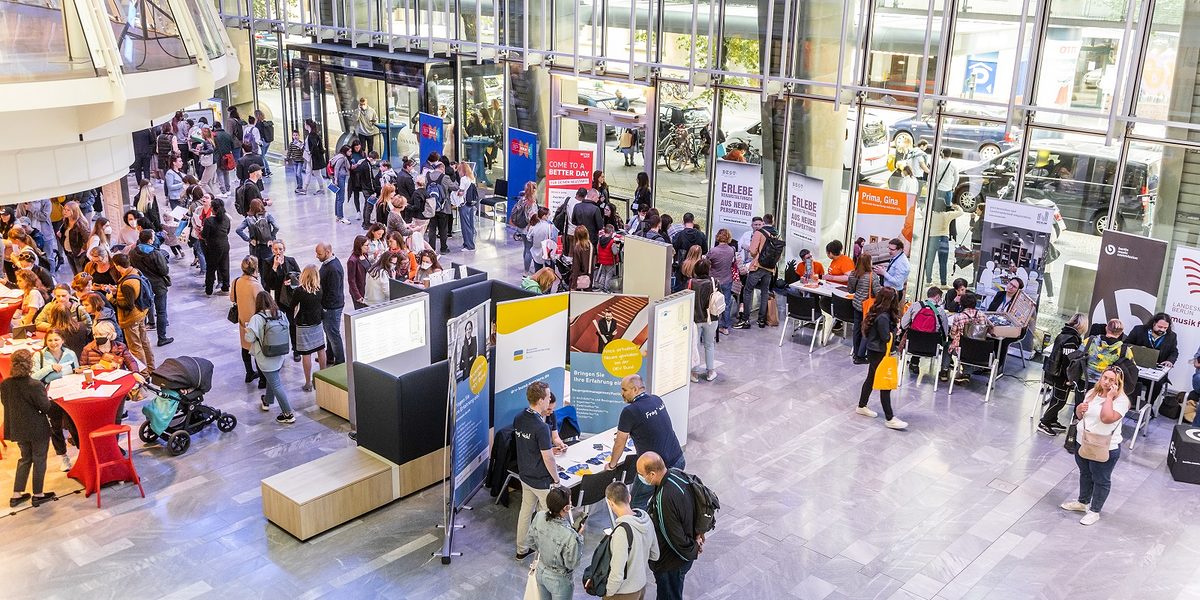 Job, Jobmesse, Kariere, Fachkräftemangel, Airport, Airport Terminal, Ausbildungsbetrieb, Terminal, Arbeitsmarkt, Berlin