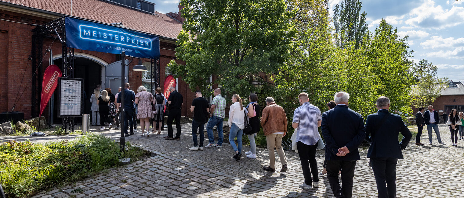 Meisterfeier 2023, Meisterinnen, Meister, Gl&uuml;ckwunsch, Ehrung, Meisterbrief, Handwerkskammer Berlin, Jahrgang 2022, BrewDog