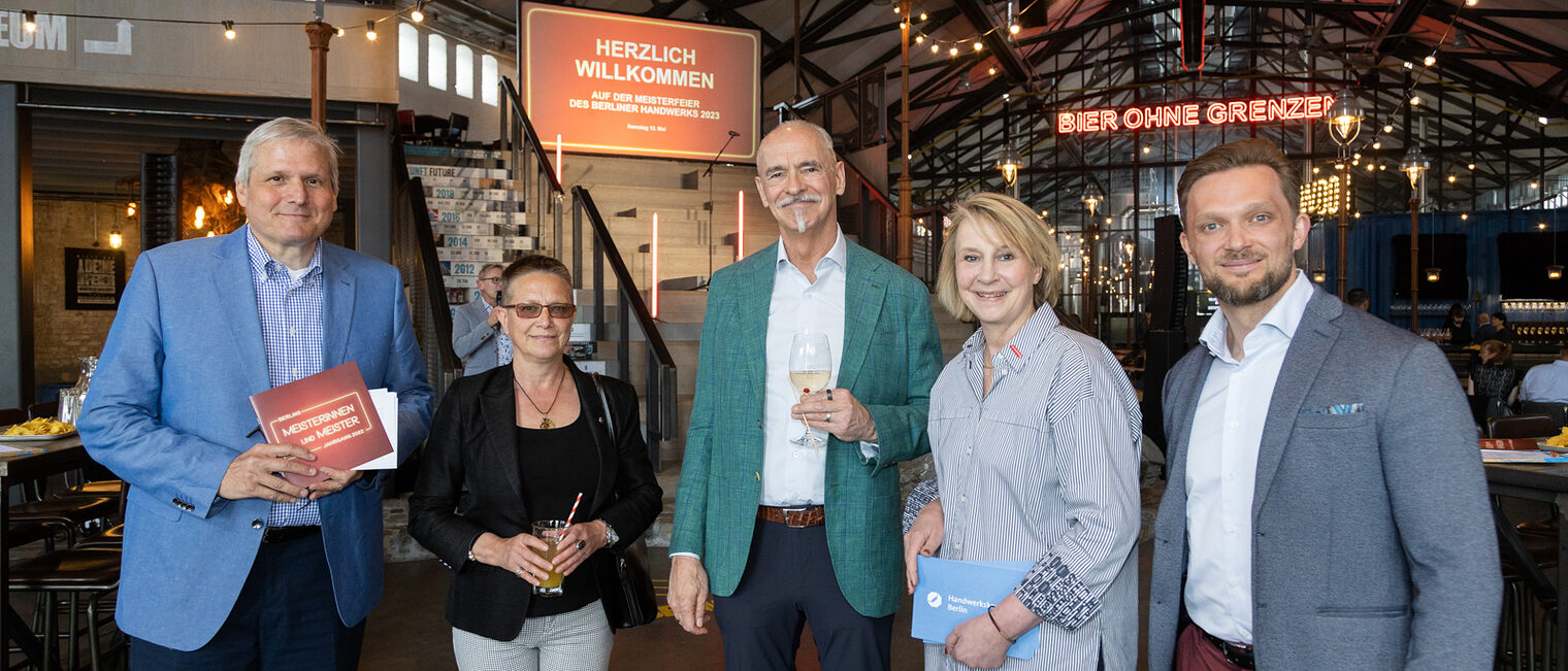 Meisterfeier 2023, Meisterinnen, Meister, Gl&uuml;ckwunsch, Ehrung, Meisterbrief, Handwerkskammer Berlin, Jahrgang 2022, BrewDog 