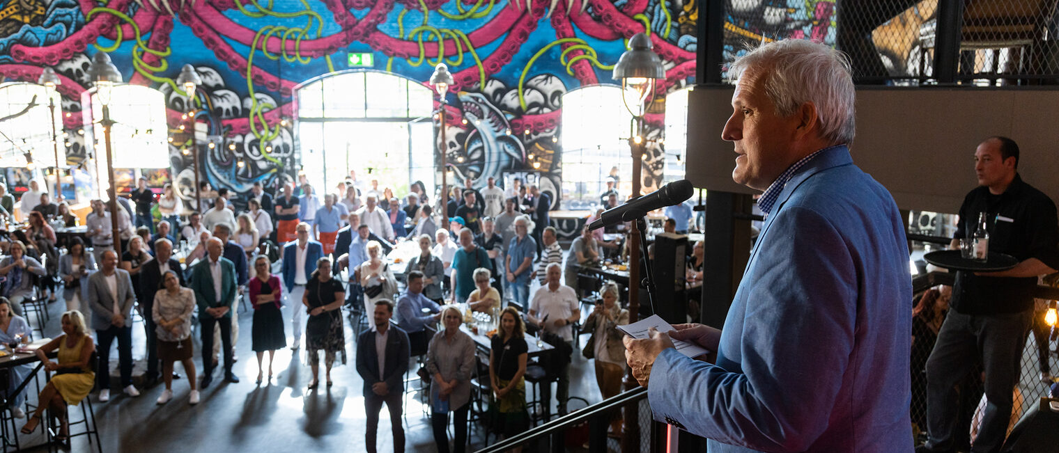 Meisterfeier 2023, Meisterinnen, Meister, Gl&uuml;ckwunsch, Ehrung, Meisterbrief, Handwerkskammer Berlin, Jahrgang 2022, BrewDog 