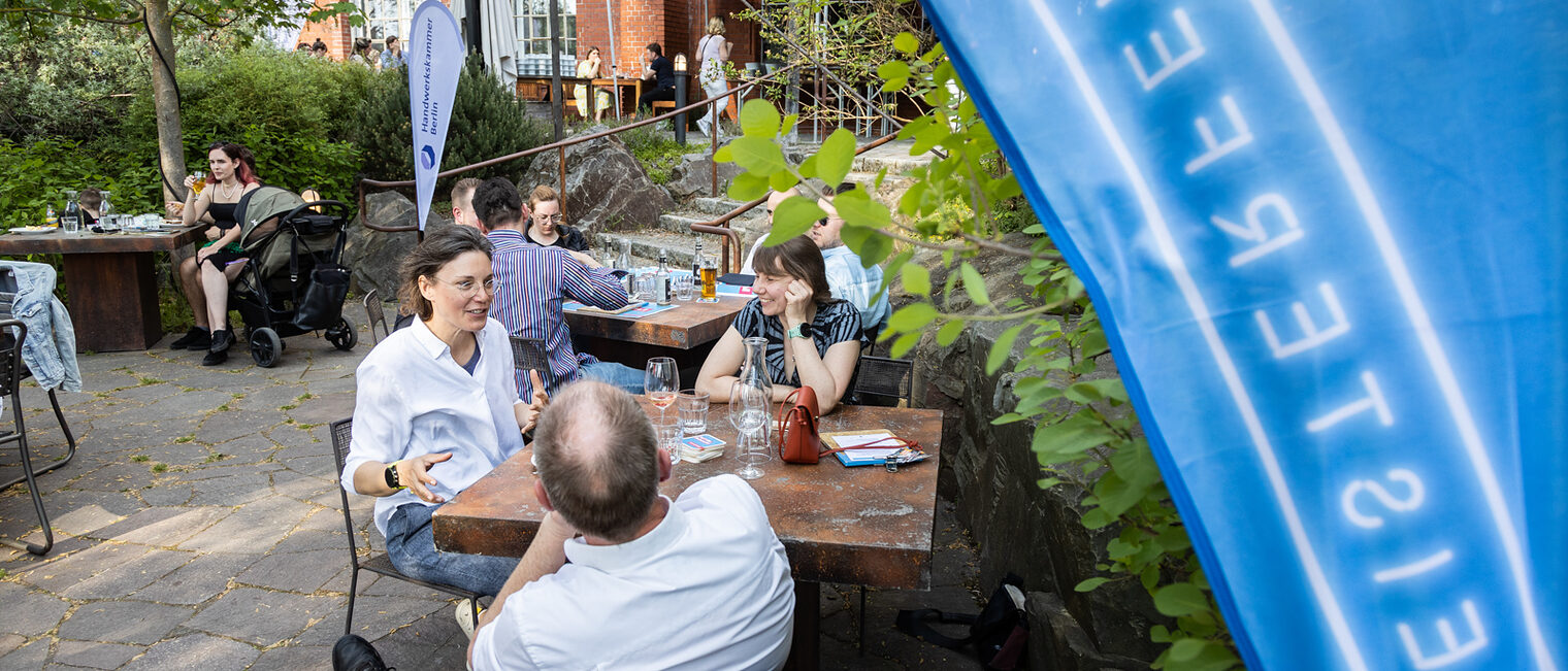 Meisterfeier 2023, Meisterinnen, Meister, Gl&uuml;ckwunsch, Ehrung, Meisterbrief, Handwerkskammer Berlin, Jahrgang 2022, BrewDog 