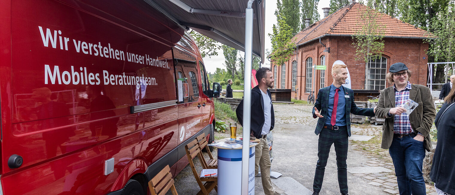 Meisterfeier 2023, Meisterinnen, Meister, Gl&uuml;ckwunsch, Ehrung, Meisterbrief, Handwerkskammer Berlin, Jahrgang 2022, BrewDog 