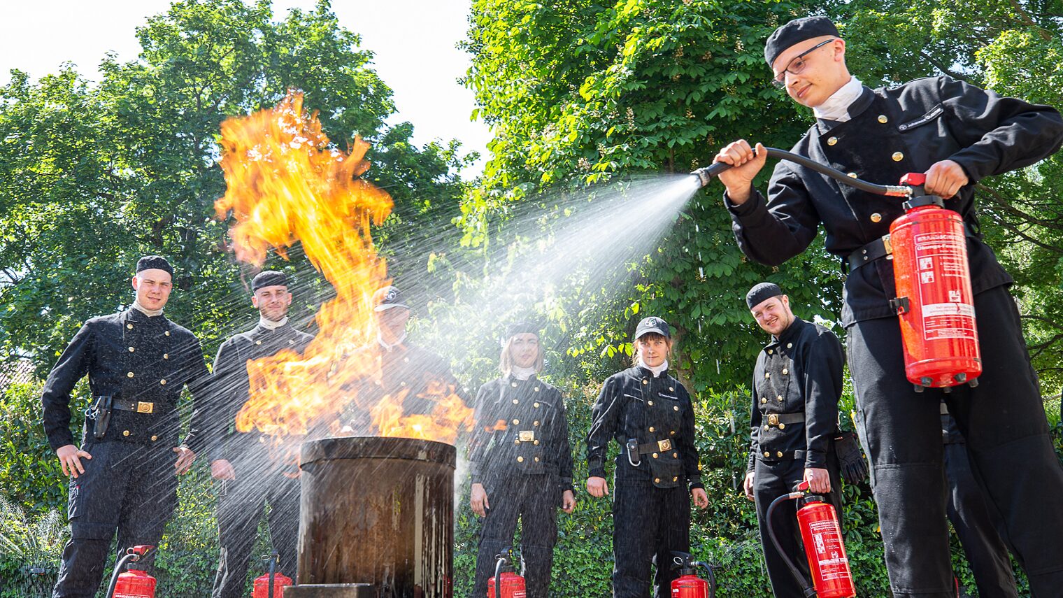 Tag des Handwerks 2023, Imagekampagne, Wir machen, was Berlin ausmacht, Handwerk, Schornsteinfeger, Feuerlöscher, 