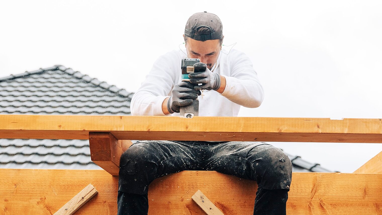 Tag des Handwerks 2023, Imagekampagne, Wir machen, was Berlin ausmacht, Dachdeckermeister, Dachrinne, Dach, Handwerker