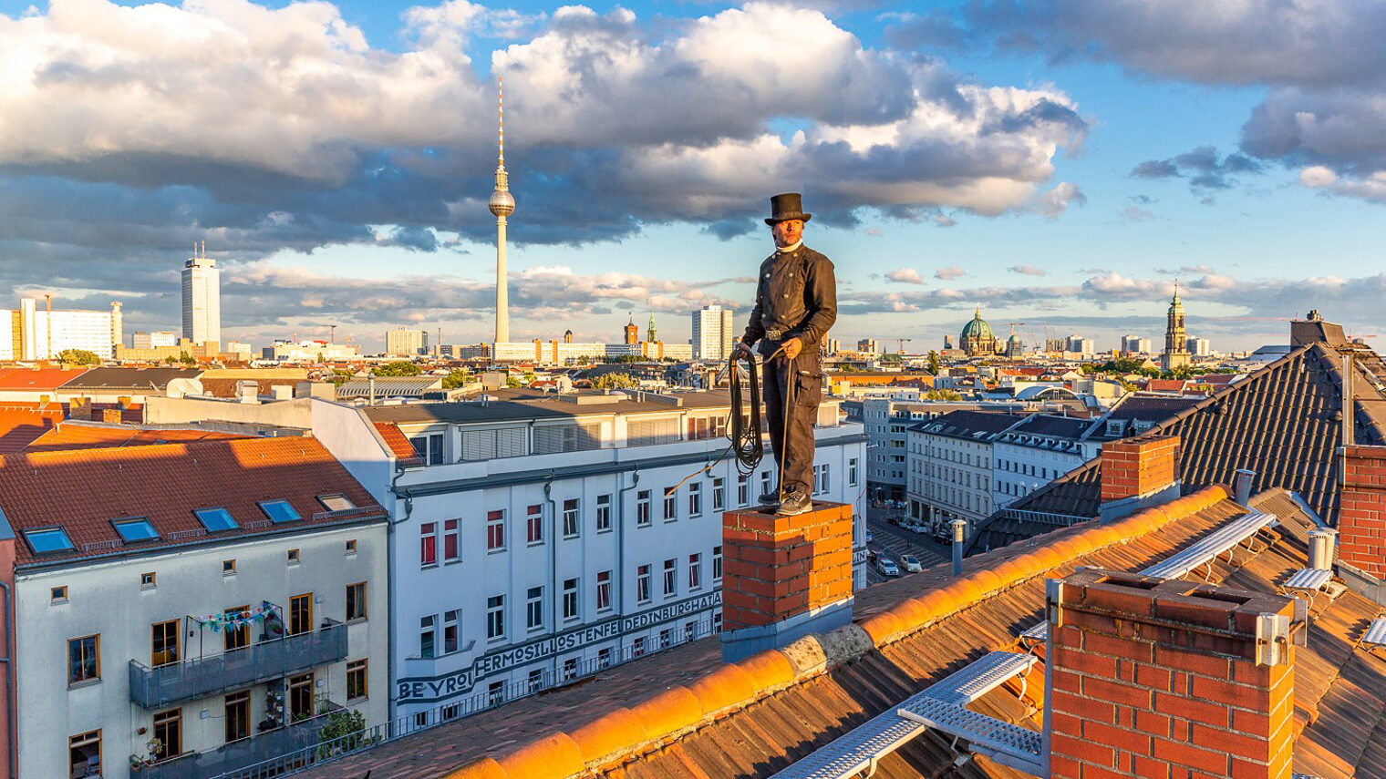 Tag des Handwerks 2023, Imagekampagne, Fotografie, Fotograf, Schornsteinfeger, Dach, Alex, Funkturm, Hut