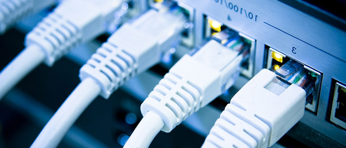 Netzwerkkabel, Bandbreite, Kommunikation, Computer, Verbindung, Anschlüsse, Digitalisierung, DSL, Internet, Modem, Vernetzung, Büro, Online, Technologie