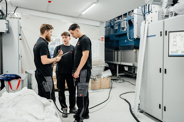 Ausbildung Berlin, Ausbildungsplätze 2023, Berufsbildung, Willkommen im Handwerk, Elektroniker, Gebäudesystemintegration, Azubi