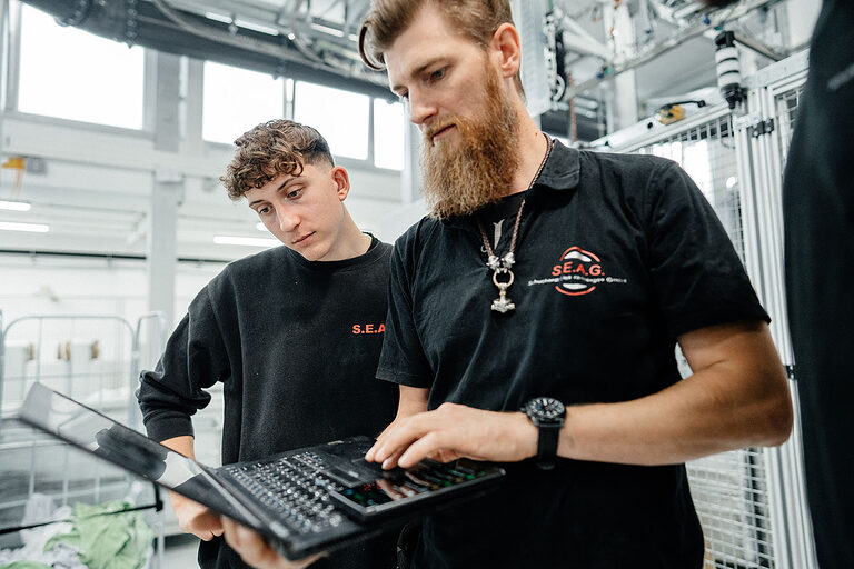 Ausbildung Berlin, Ausbildungsplätze 2023, Berufsbildung, Willkommen im Handwerk, Elektroniker, Gebäudesystemintegration, Azubi