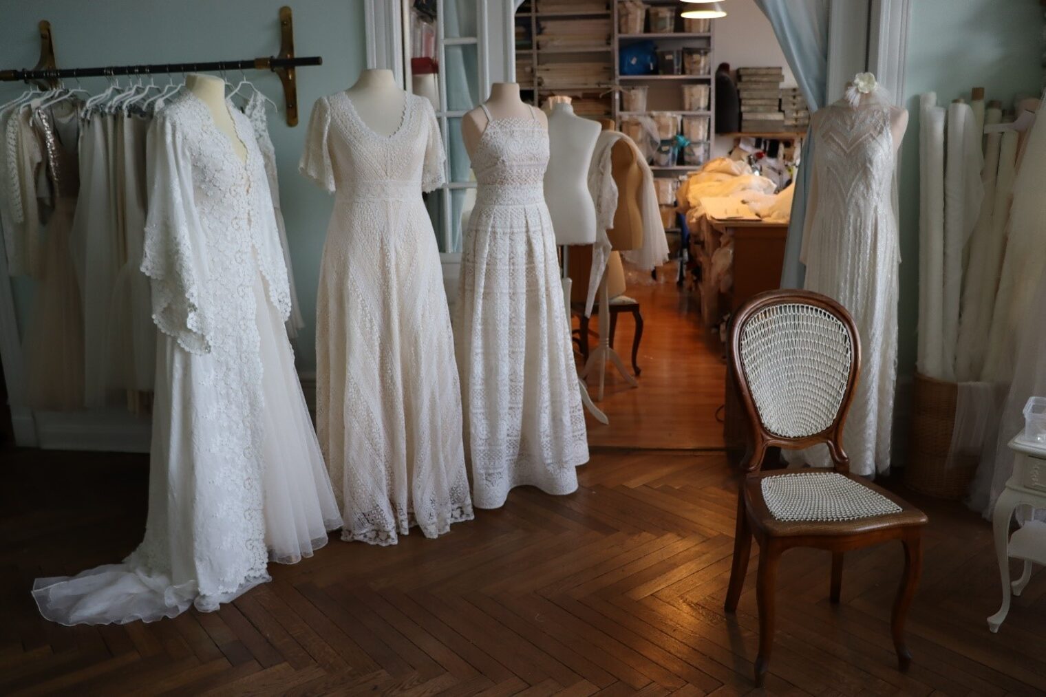 Ladengeschäft mit Brautkleidern im Atelier Fiebelkorn. 