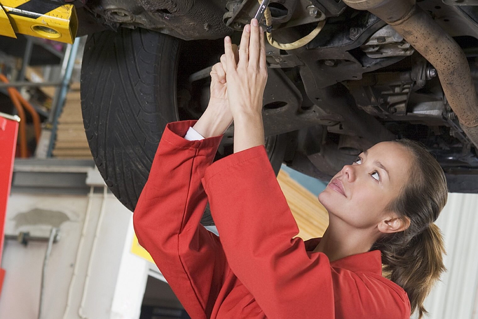 Werkstatt, Auto, Kfz-Mechatronikerin, Reparatur, Handwerk, Frau