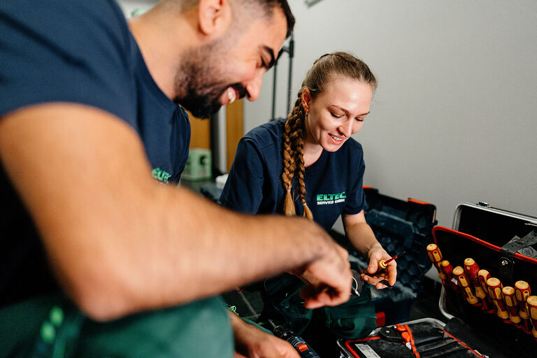 Ausbildung, Ausbildungsplätze 2024, Beruf, Elektroniker, Gebäudetechnik, Azubi, Energieversorgung, Überwachungseinrichtung
