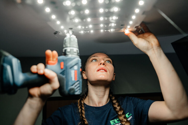 Ausbildung, Ausbildungsplätze 2024, Beruf, Elektroniker, Gebäudetechnik, Azubi, Energieversorgung, Überwachungseinrichtung