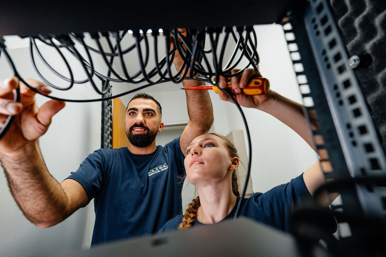 Ausbildung, Ausbildungsplätze 2024, Beruf, Elektroniker, Gebäudetechnik, Azubi, Energieversorgung, Überwachungseinrichtung