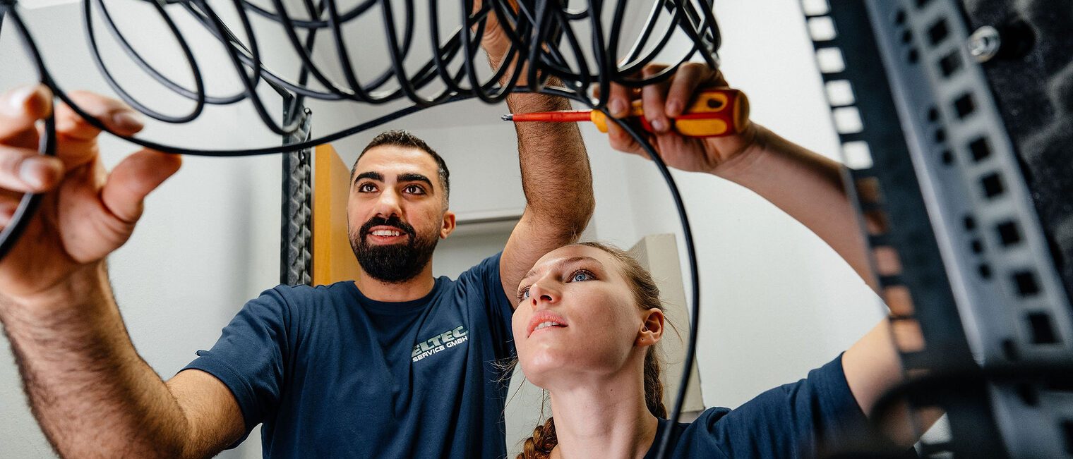 Ausbildung, Ausbildungsplätze 2024, Beruf, Elektroniker, Gebäudetechnik, Azubi, Energieversorgung, Überwachungseinrichtung