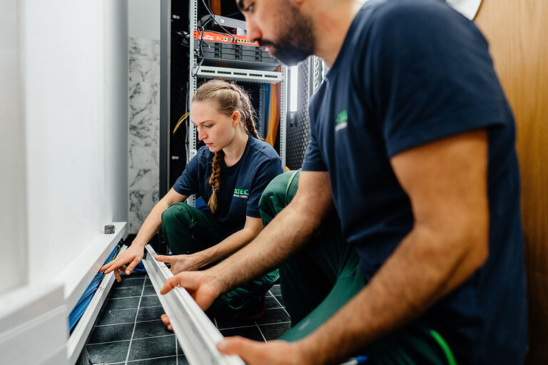 Ausbildung, Ausbildungsplätze 2024, Beruf, Elektroniker, Gebäudetechnik, Azubi, Energieversorgung, Überwachungseinrichtung