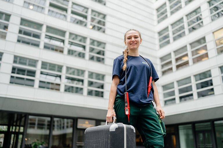Ausbildung, Ausbildungsplätze 2024, Beruf, Elektroniker, Gebäudetechnik, Azubi, Energieversorgung, Überwachungseinrichtung