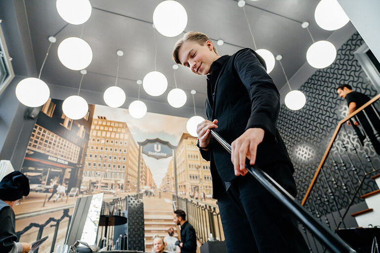 Ausbildung, Ausbildungsplätze 2024, Friseur, Friseurin, Frisur, Azubi, Haarpflege, Friseursalon, Haarschnitt, Auszubildende