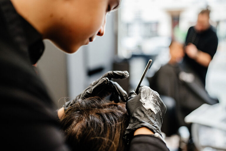 Ausbildung, Ausbildungsplätze 2024, Friseur, Friseurin, Frisur, Azubi, Haarpflege, Friseursalon, Haarschnitt, Auszubildende