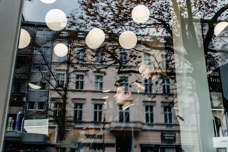 Ausbildung, Ausbildungsplätze 2024, Friseur, Friseurin, Frisur, Azubi, Haarpflege, Friseursalon, Haarschnitt, Auszubildende