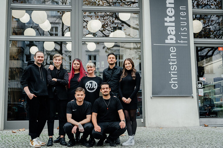 Ausbildung, Ausbildungsplätze 2024, Friseur, Friseurin, Frisur, Azubi, Haarpflege, Friseursalon, Haarschnitt, Auszubildende