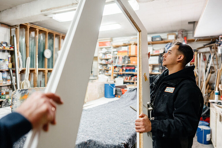 Ausbildung, Ausbildungsplätze 2024, Glaser, Glasbau, Azubi, Fenster, Türen, Schaufenster, Vitrinen Auszubildende