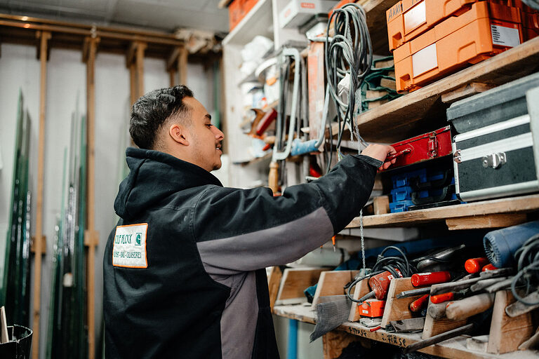 Ausbildung, Ausbildungsplätze 2024, Glaser, Glasbau, Azubi, Fenster, Türen, Schaufenster, Vitrinen Auszubildende