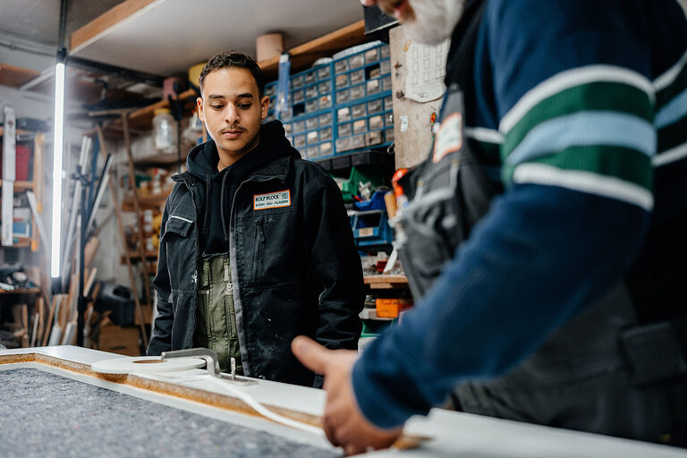 Ausbildung, Ausbildungsplätze 2024, Glaser, Glasbau, Azubi, Fenster, Türen, Schaufenster, Vitrinen Auszubildende