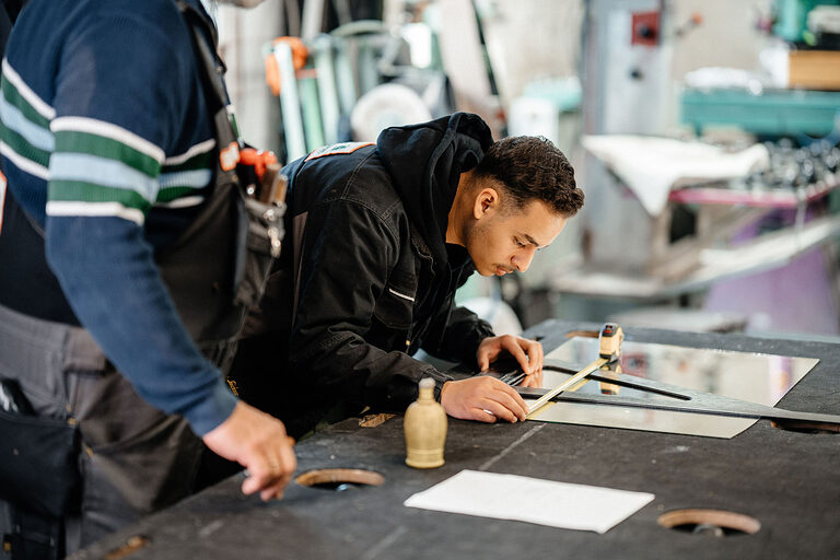 Ausbildung, Ausbildungsplätze 2024, Glaser, Glasbau, Azubi, Fenster, Türen, Schaufenster, Vitrinen Auszubildende