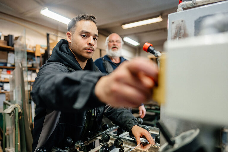 Ausbildung, Ausbildungsplätze 2024, Glaser, Glasbau, Azubi, Fenster, Türen, Schaufenster, Vitrinen Auszubildende