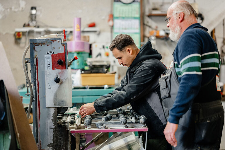 Ausbildung, Ausbildungsplätze 2024, Glaser, Glasbau, Azubi, Fenster, Türen, Schaufenster, Vitrinen Auszubildende