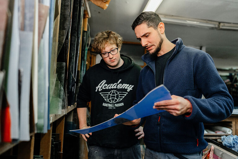 Ausbildung, Ausbildungsplätze 2024, Glaser, Glasbau, Azubi, Fenster, Türen, Schaufenster, Vitrinen Auszubildende