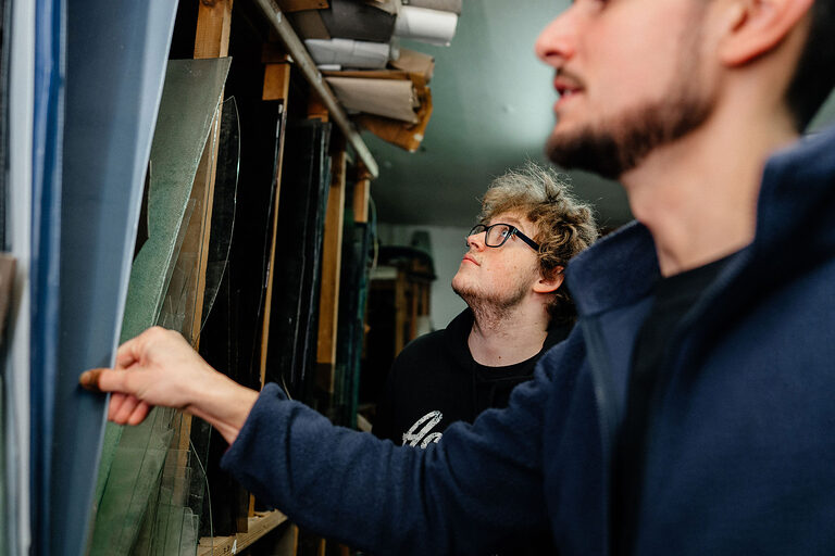 Ausbildung, Ausbildungsplätze 2024, Glaser, Glasbau, Azubi, Fenster, Türen, Schaufenster, Vitrinen Auszubildende