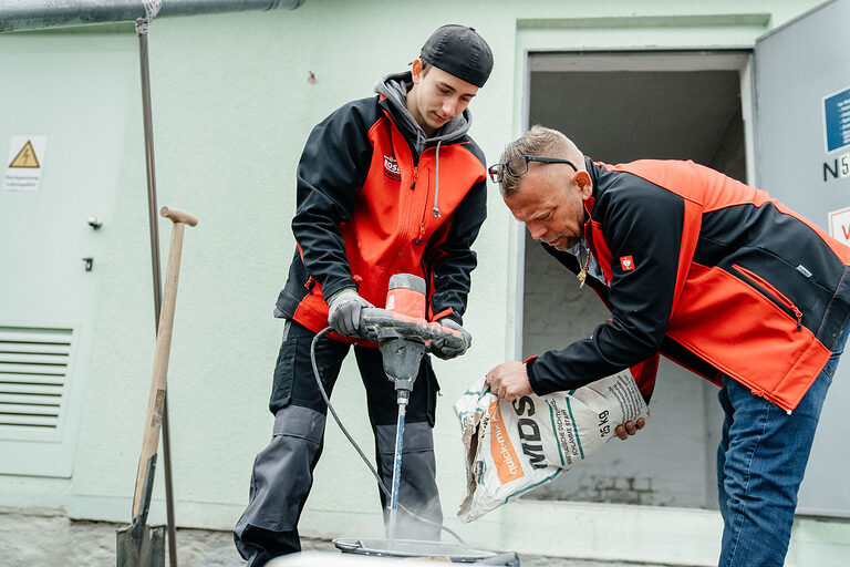 Ausbildung, Ausbildungsplätze 2024, Maurer, Rohbau, Azubi, Baustelle, Beton, Fundament, Gebäude, Bau, Auszubildende, Handwerk