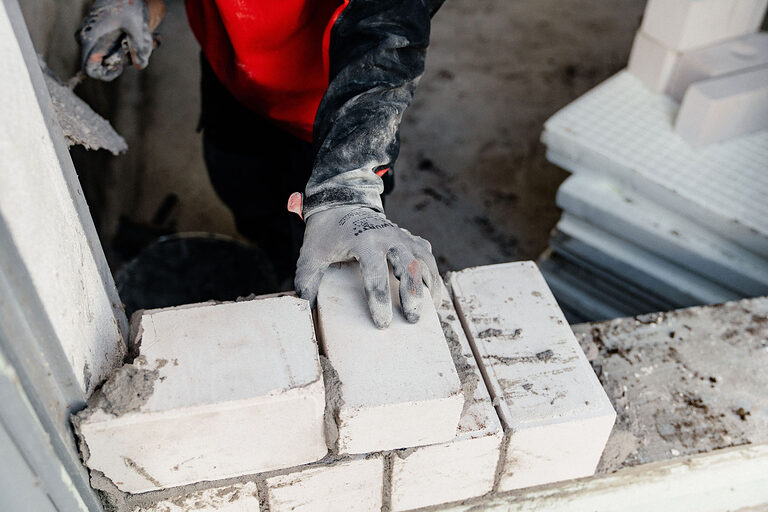 Ausbildung, Ausbildungsplätze 2024, Maurer, Rohbau, Azubi, Baustelle, Beton, Fundament, Gebäude, Bau, Auszubildende, Handwerk