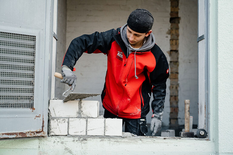Ausbildung, Ausbildungsplätze 2024, Maurer, Rohbau, Azubi, Baustelle, Beton, Fundament, Gebäude, Bau, Auszubildende, Handwerk