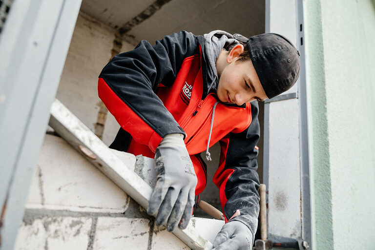 Ausbildung, Ausbildungsplätze 2024, Maurer, Rohbau, Azubi, Baustelle, Beton, Fundament, Gebäude, Bau, Auszubildende, Handwerk