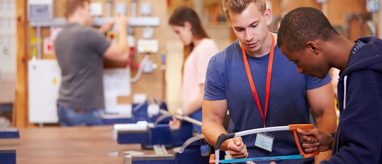 Lehrling, Ausbildung, Berufung, Elektriker, Werkstatt, Bildung, Ausbilder, Afroamerikaner, Handwerk, Geflüchtete