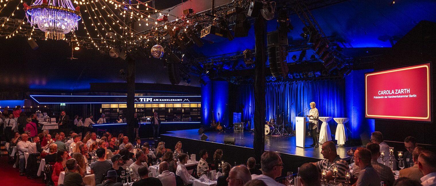 Die Handwerkskammer Berlin ehrt die ehrenamtlichen Gesellenprüferinnen und Gesellenprüfer am 20.06.2024 im Tipi am Kanzleramt. Carola Zarth, Handwerkskammerpräsidentin, Gesellenprüferinnenfest, Tipi am Kanzleramt, Handwerkskammer Berlin, Ehrenamt