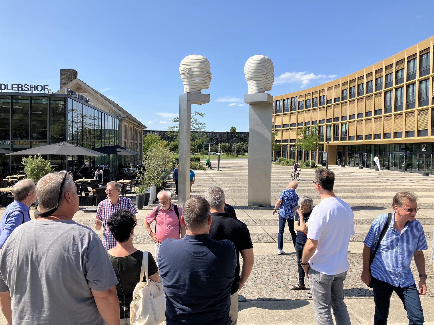 Foto 2: an den Köpfen in Adlershof